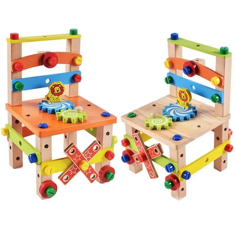 Pièces de bois et outils Montessori sur une table