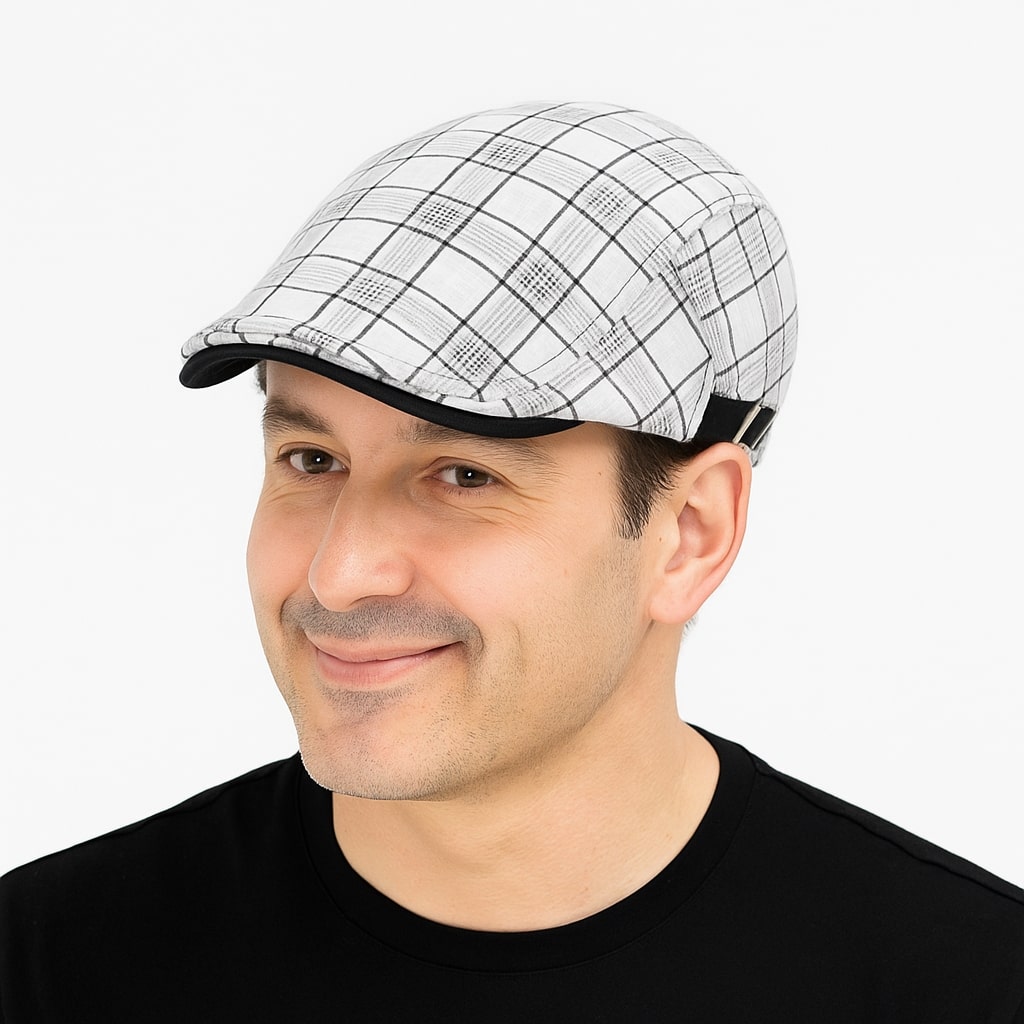 Béret en coton avec motif géométrique sur fond clair