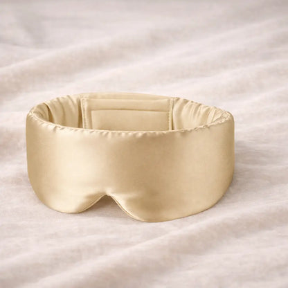 Vue latérale du masque en soie, mettant en avant l'ergonomie