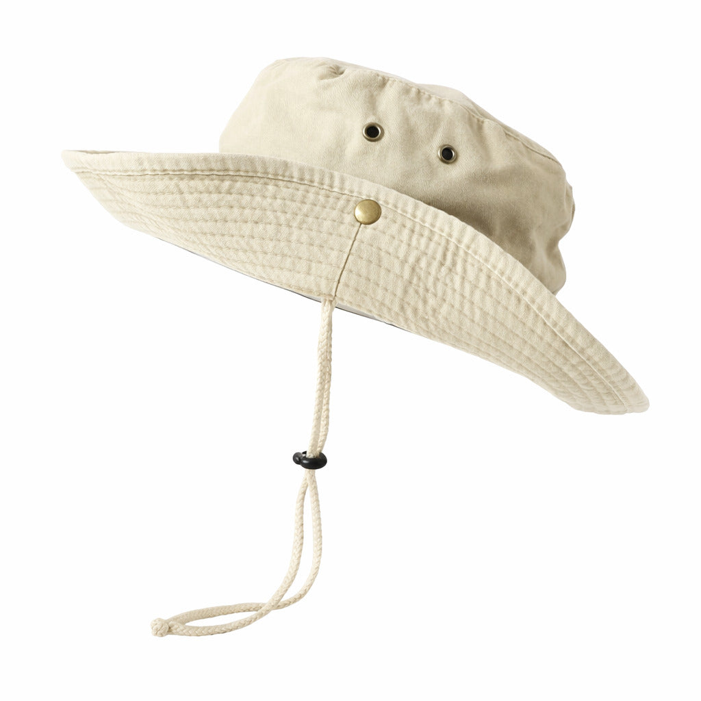 Détail du cordon réglable et amovible du chapeau