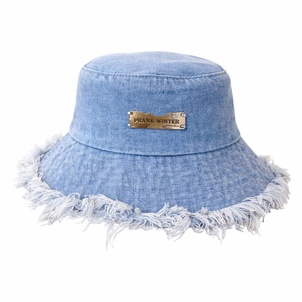 Bob denim clair, style urbain avec bords effilochés