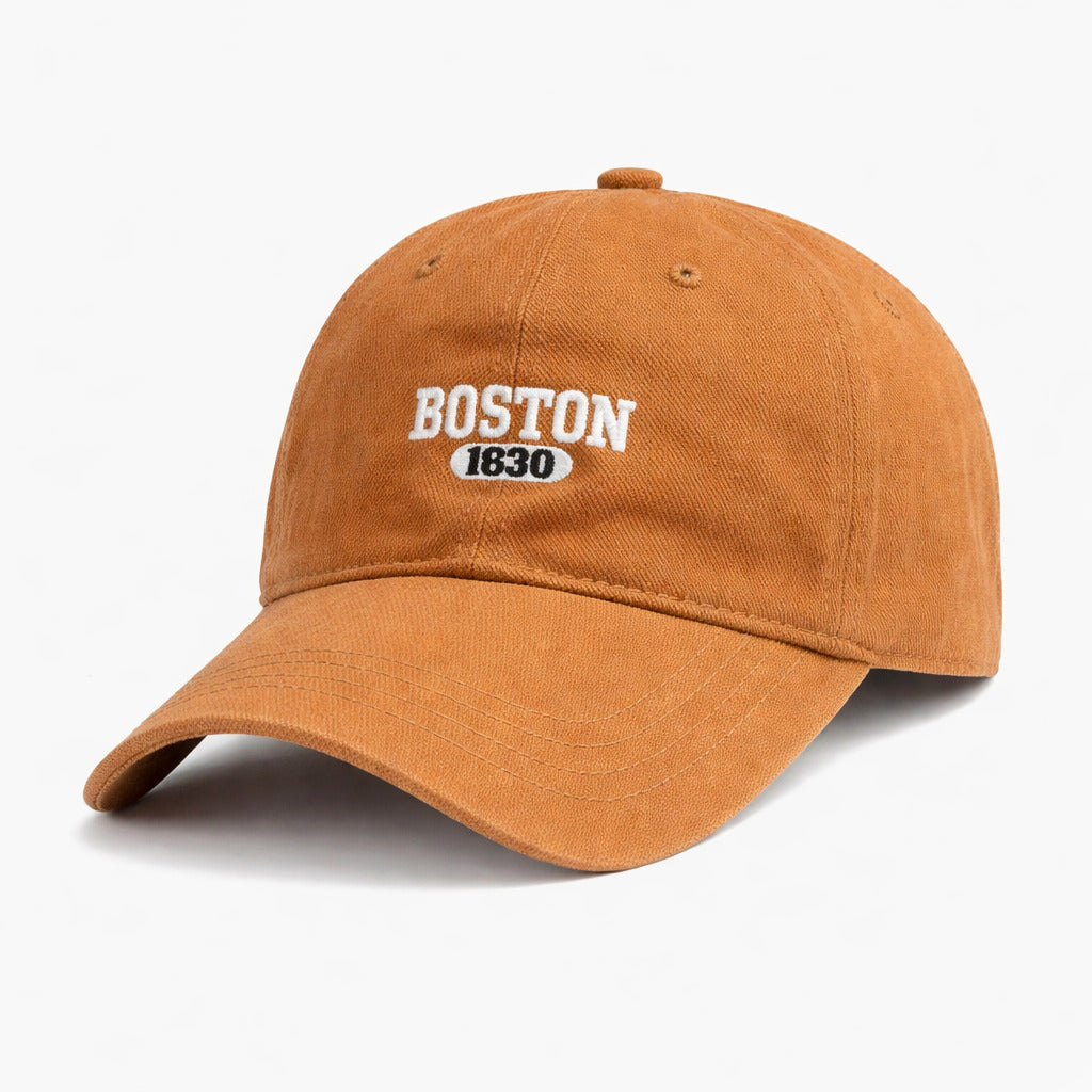 Détail de la visière d'une casquette en tissu respirant
