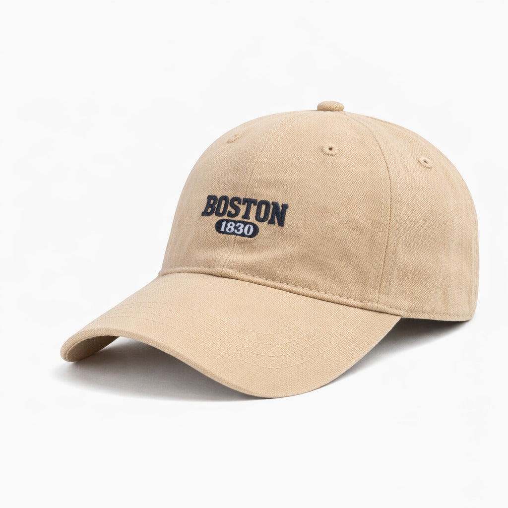 Casquette posée à plat, mettant en avant sa forme arrondie