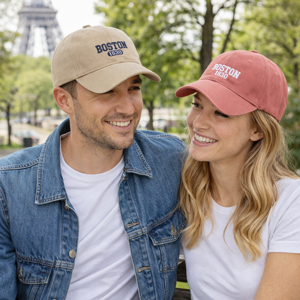 Casquette ajustable avec broderie classique sur fond neutre