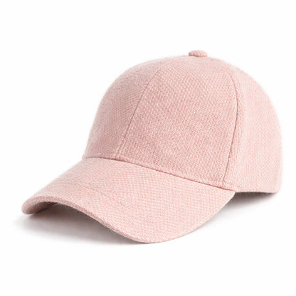Casquette en lin portée par un mannequin, vue de face