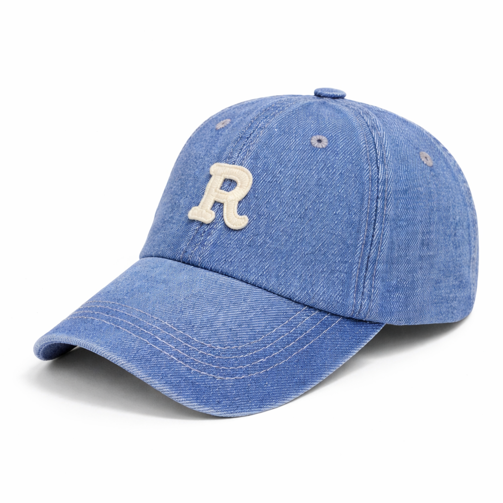 Vue de dessus d'une casquette en denim avec broderie