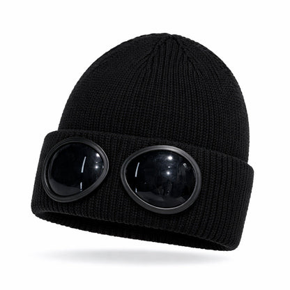 Bonnet en maille extensible avec lunettes sur fond clair