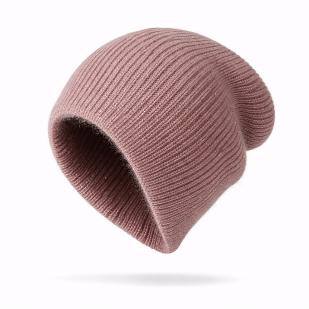 Gros plan sur la maille torsadée du bonnet, détails précis