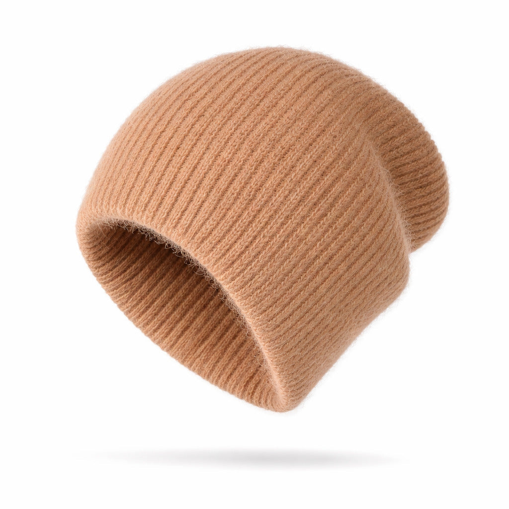 Bonnet en cachemire plié, prêt à être rangé