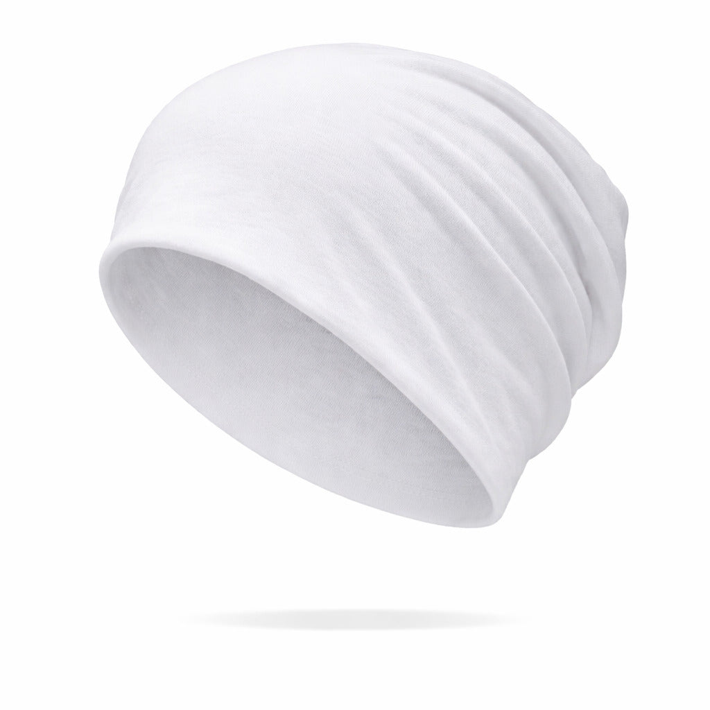 Bonnet en coton plié, montrant sa flexibilité