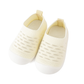 Chaussons jaunes pour enfants, vue détaillée de la maille respirante