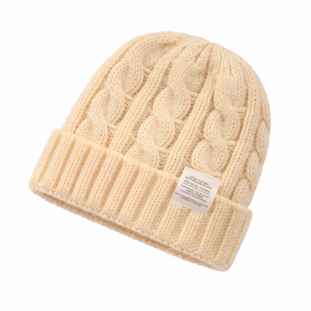 Gros plan sur la texture torsadée du bonnet d'hiver
