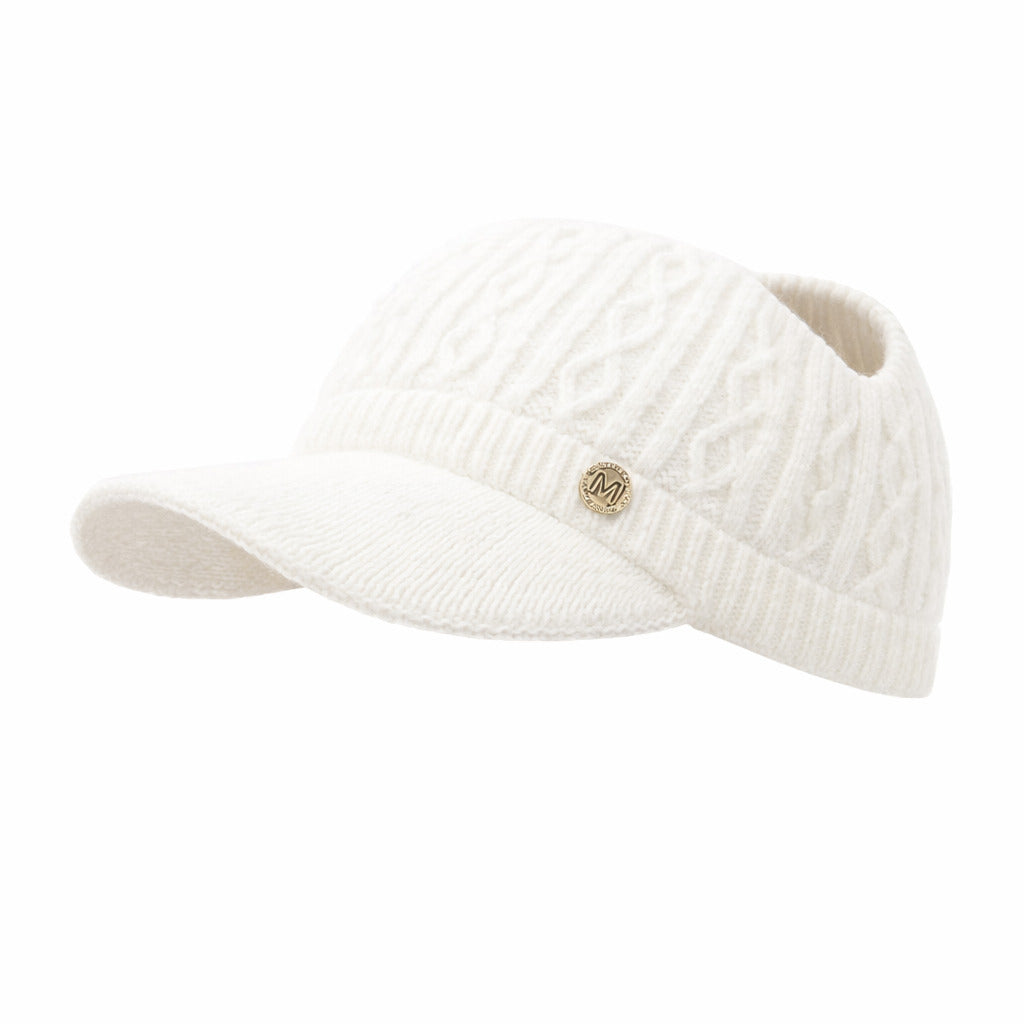 Gros plan sur la texture douce du bonnet torsadé