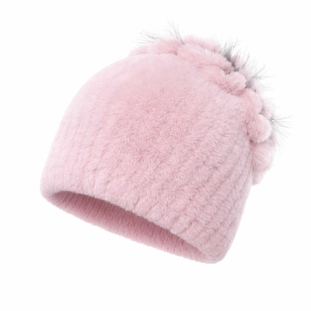 Détail de la maille torsadée du bonnet en fausse fourrure