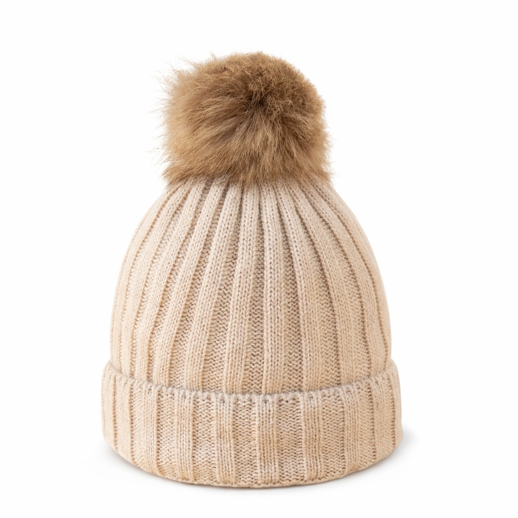 Vue rapprochée du bonnet, mettant en avant sa texture
