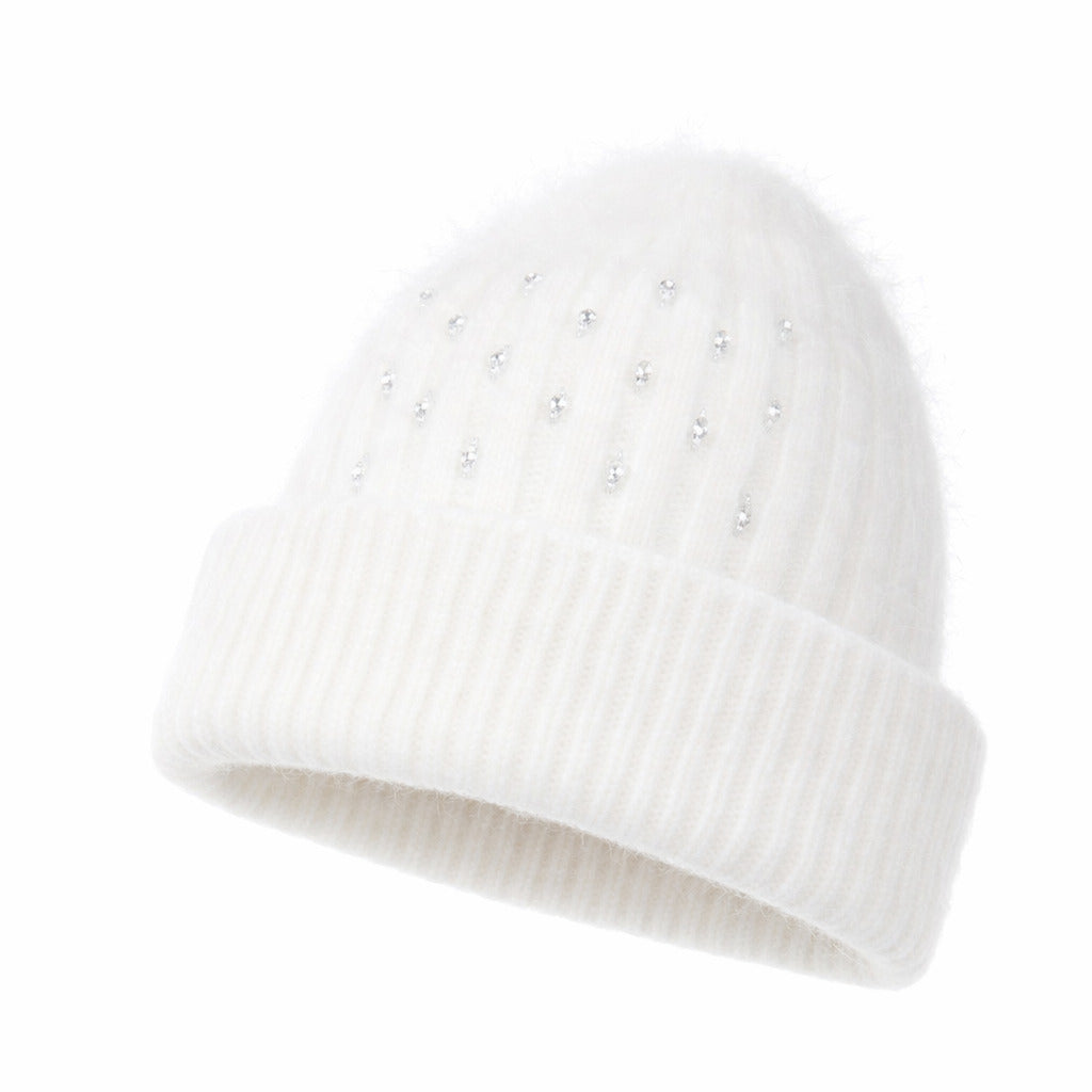 Vue de profil du bonnet, soulignant le design torsadé