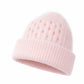 Bonnet d'hiver en maille, capturé dans un cadre naturel