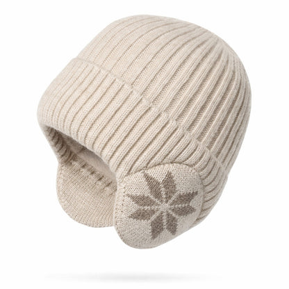 Bonnet en situation extérieure, style urbain élégant