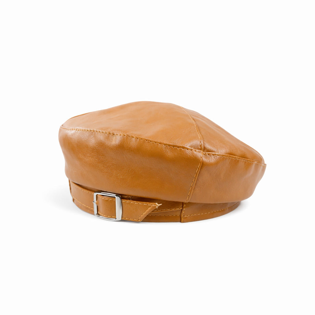 Béret en cuir noir avec doublure intérieure visible