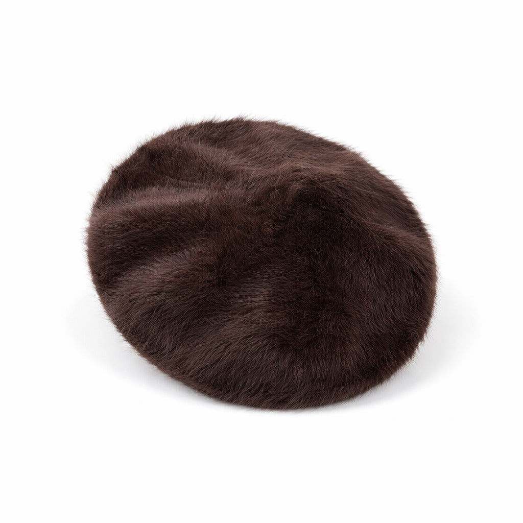 Vue de dessus d'un béret en fourrure camel