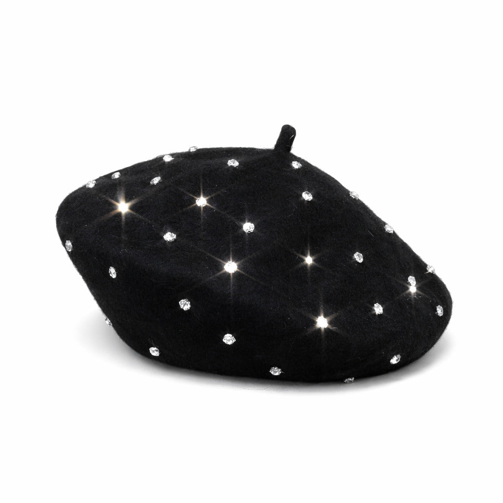 Gros plan sur un béret en laine, texture douce