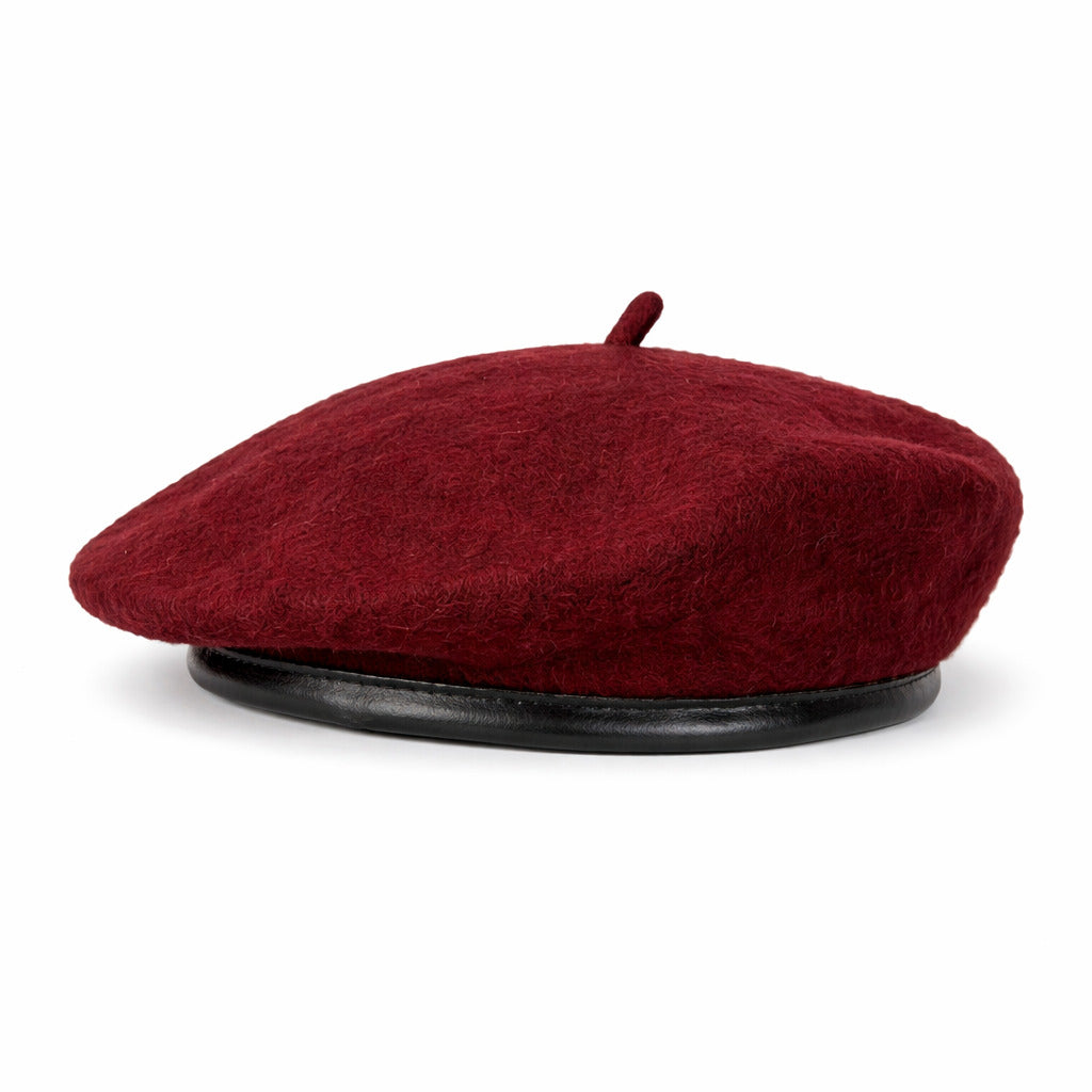 Béret militaire avec détails de couture visibles