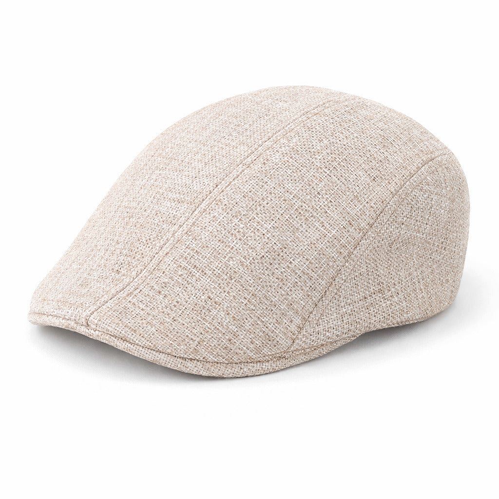 Homme marchant en extérieur, portant un béret