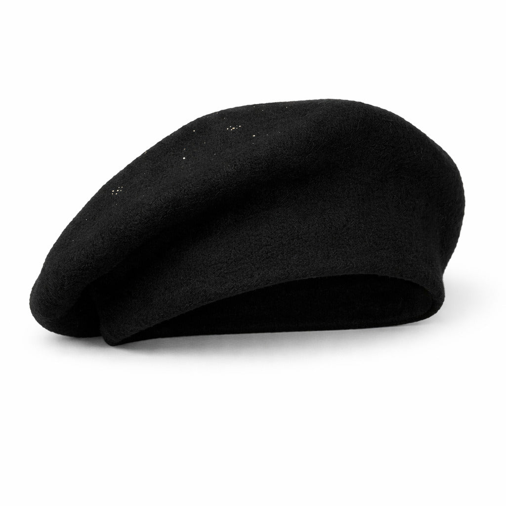 Profil d'une femme avec un béret, cheveux lâchés