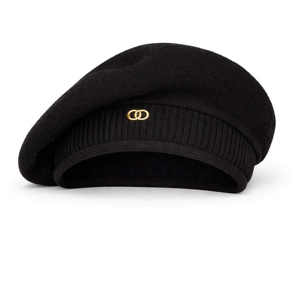 Vue de profil d'un béret féminin porté
