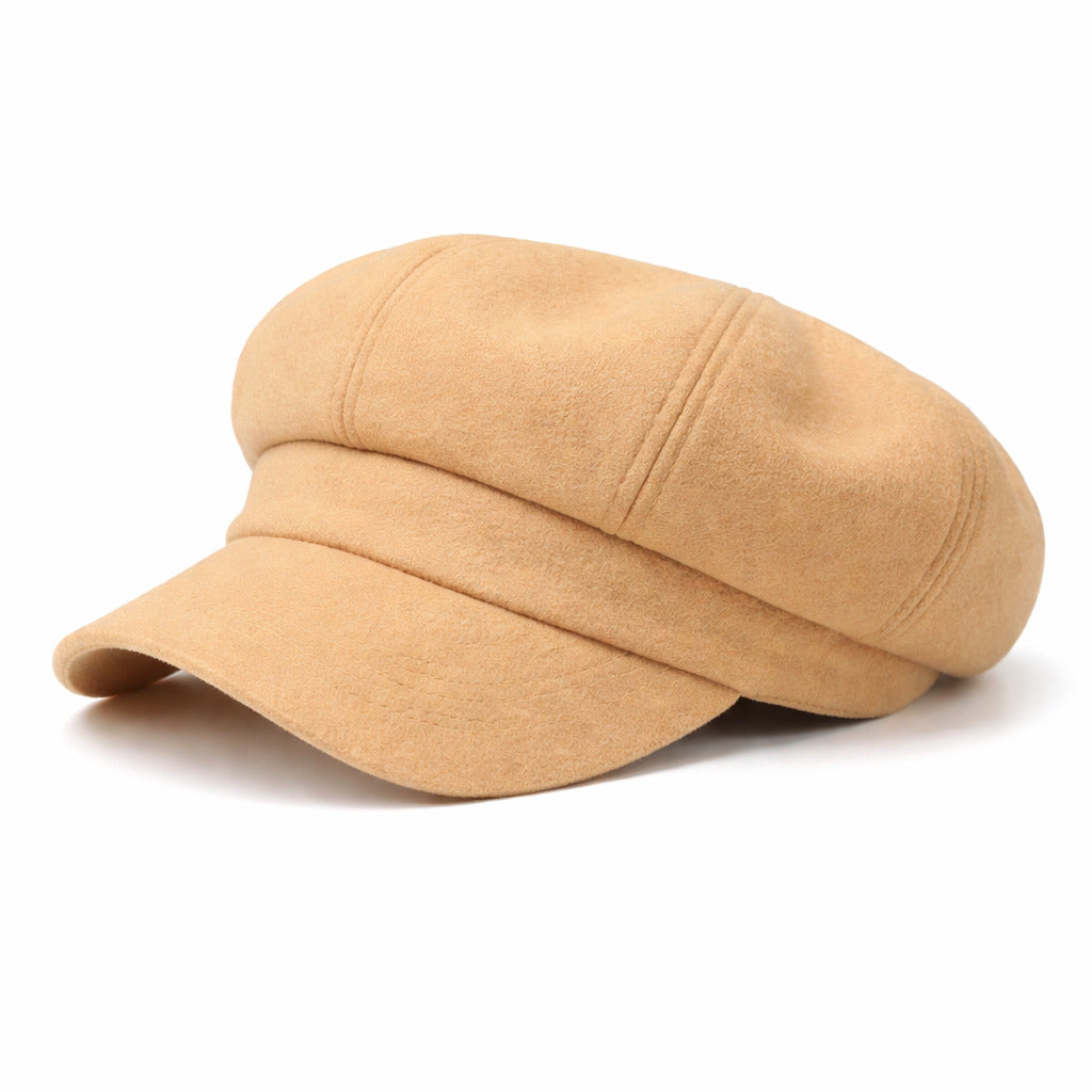 Gros plan sur la visière d'une casquette rétro