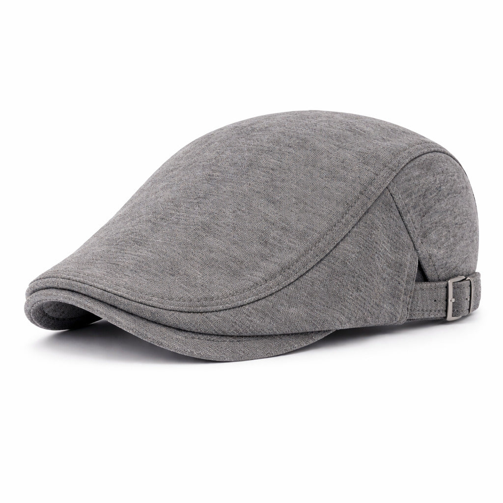 Béret en coton sur un fond neutre, détails visibles