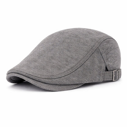 Béret en coton sur un fond neutre, détails visibles