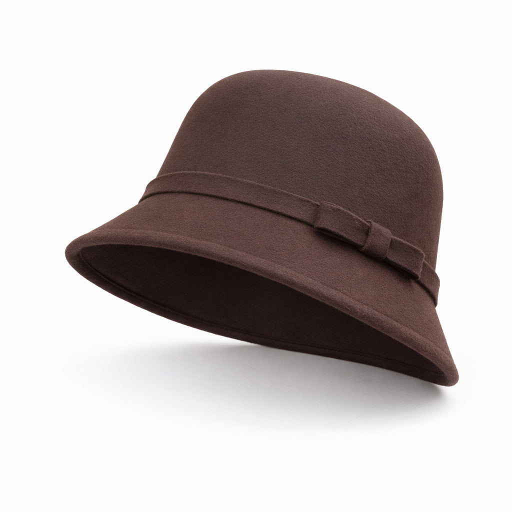 Chapeau cloche avec doublure intérieure, finition soignée