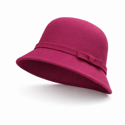 Chapeau cloche avec bord large, style intemporel