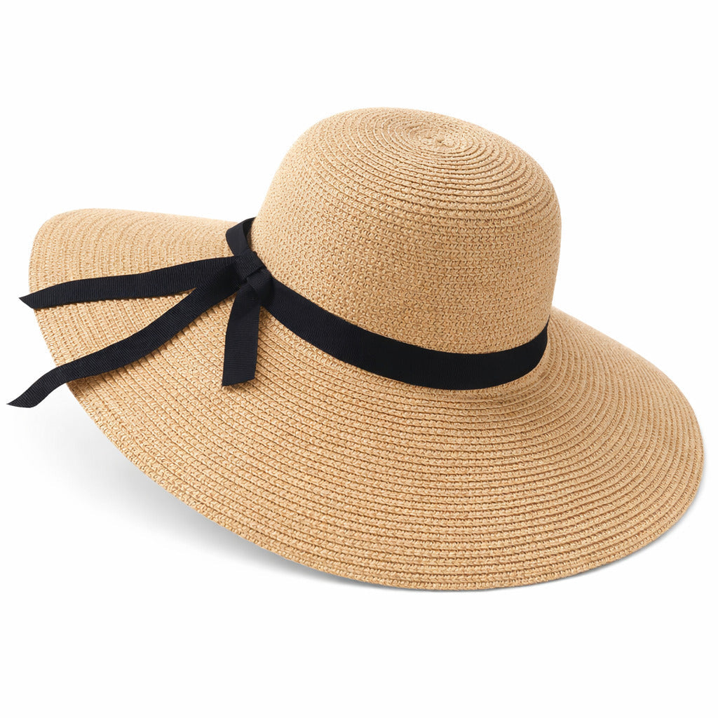 Chapeau de paille sur une valise vintage, prêt pour le voyage
