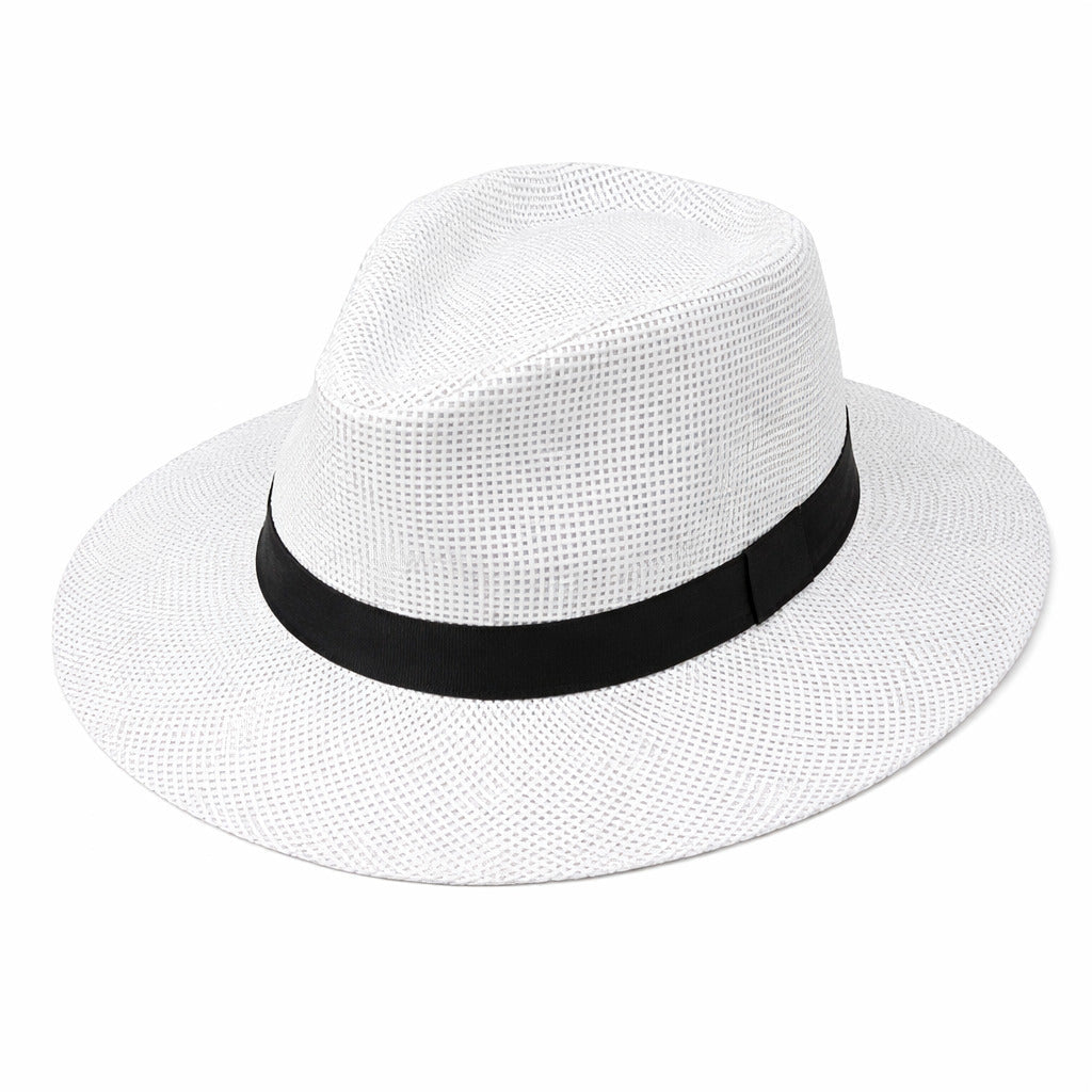 Chapeau Panama avec bord large sur fond de ciel bleu