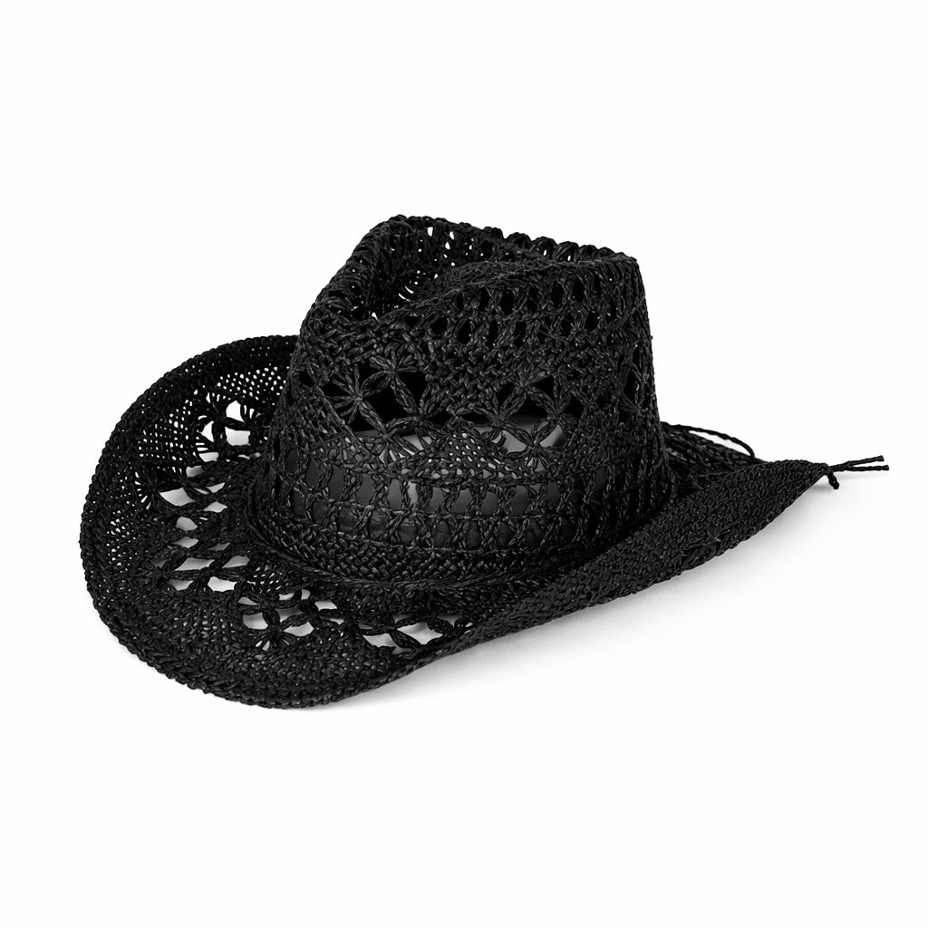 Chapeau cowboy sur fond de ciel bleu