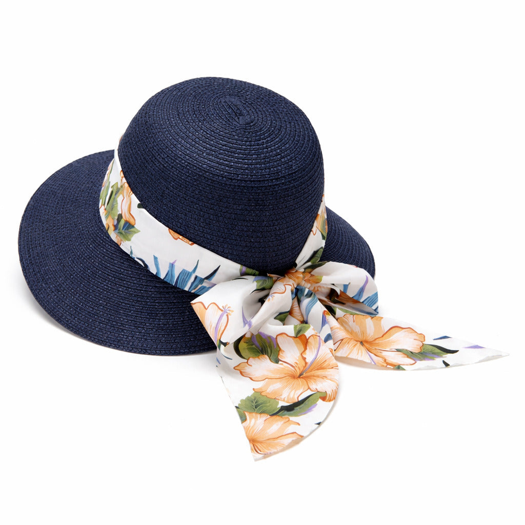 Chapeau de paille avec ruban fleuri, vue arrière