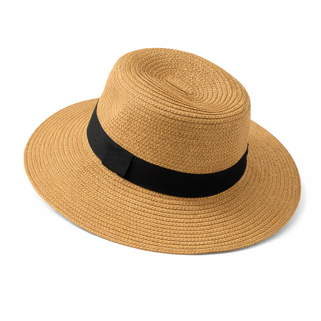 Chapeau Panama sur une étagère en bois