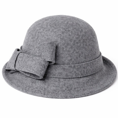 Détail du ruban du chapeau cloche, texture satinée