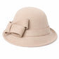 Chapeau cloche sur mannequin, mise en scène minimaliste