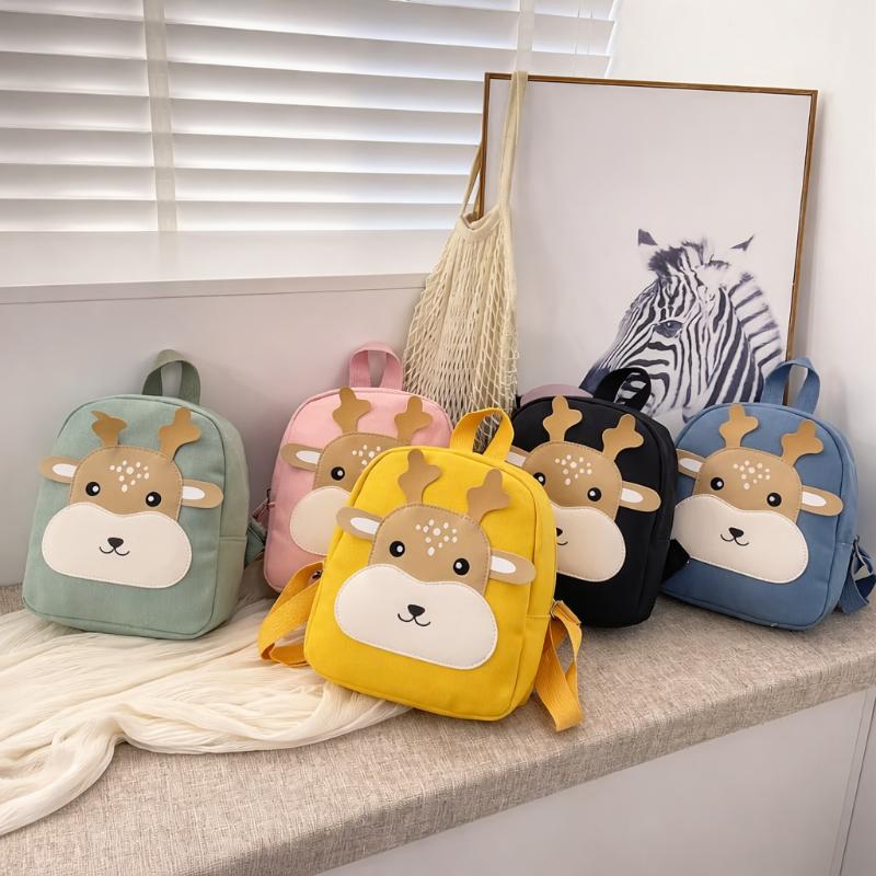 Vue de côté d'un sac à dos enfant avec bretelles ajustables