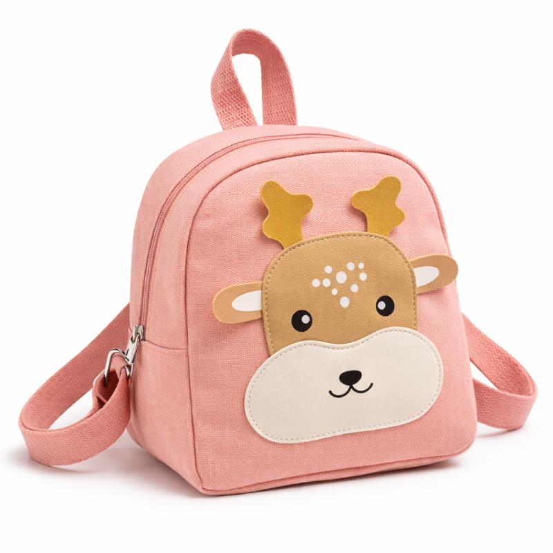 Détail des bretelles ajustables d'un sac à dos enfant