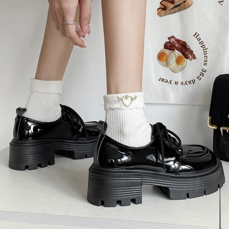 Mocassins femme en simili cuir verni avec semelles épaisses