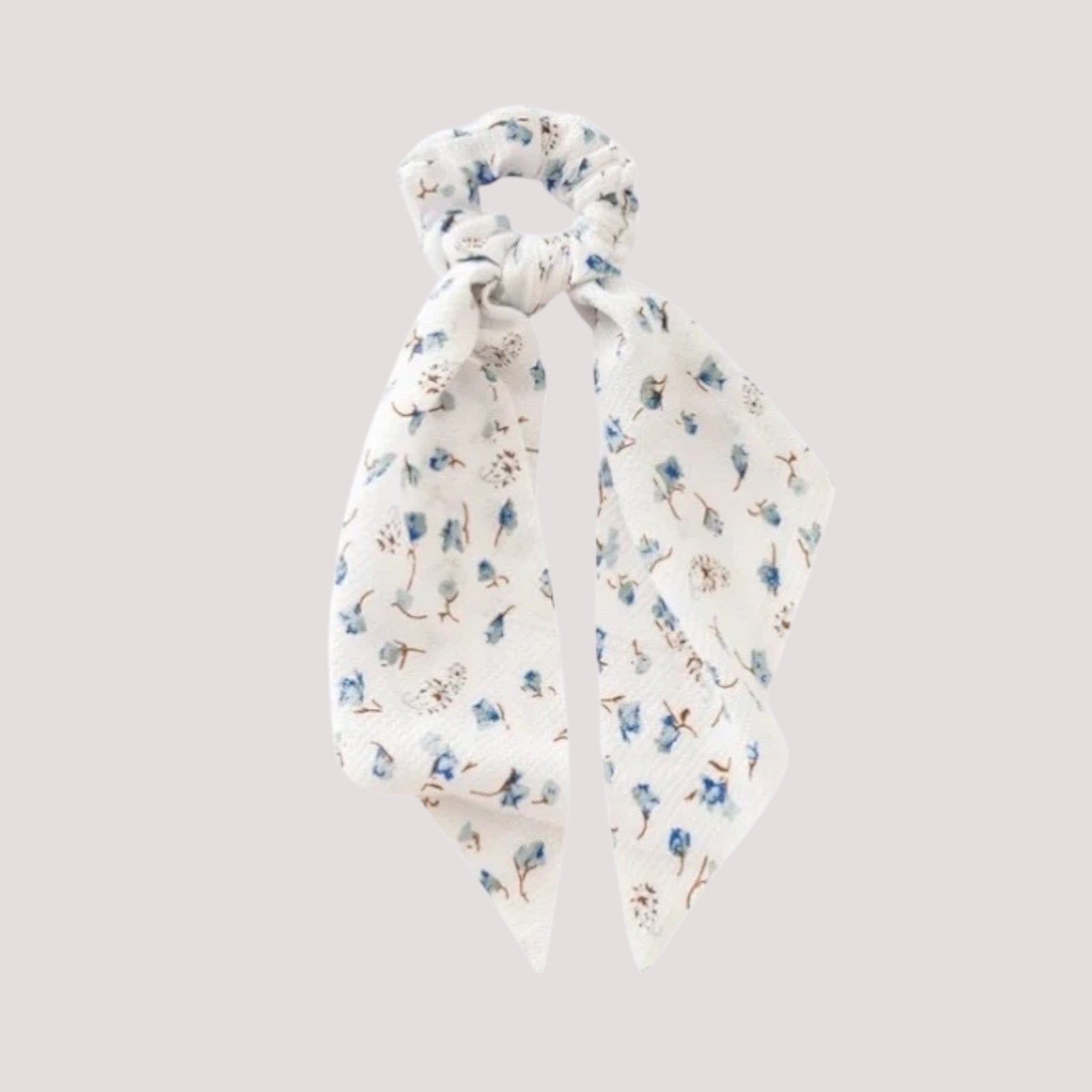 Chouchou foulard blanc sur fond neutre, tissu léger