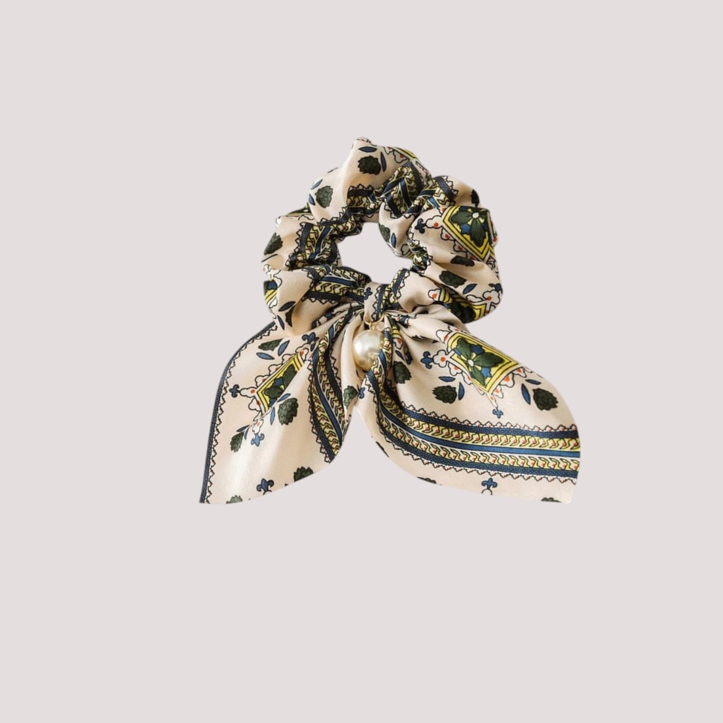 Chouchou foulard motifs provençaux sur fond blanc