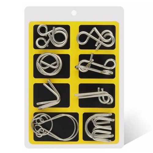 Coffret jaune contenant des casse-têtes métalliques variés