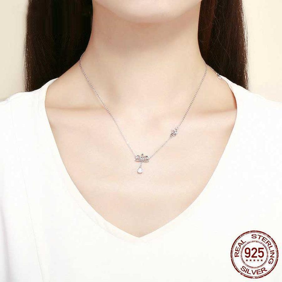 Détail du fermoir mousqueton du collier en argent