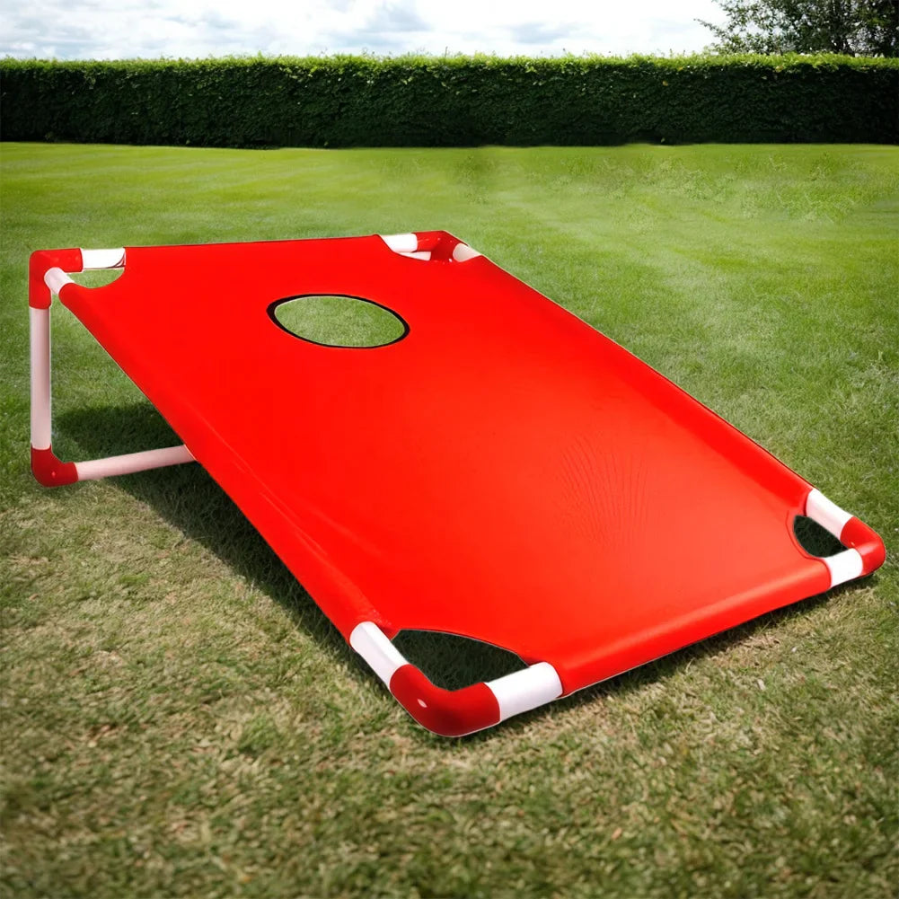 Partie de Cornhole dans un jardin verdoyant
