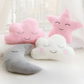 Coussins bébé en forme de nuage, lune et étoile sur fond blanc